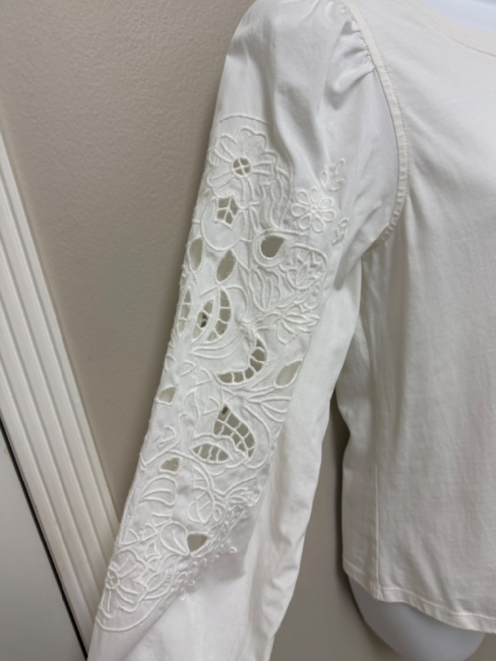 Lilly Pulitzer Isley Knit Top Ivory "Coconut" Long Eyelet Sleeves Top Tee Sz XS - Picture 8 of 15
